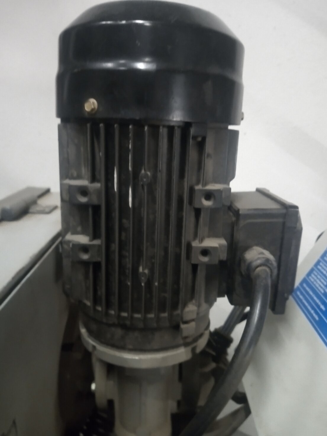 Servoantrieb und Sensorik in Maschine